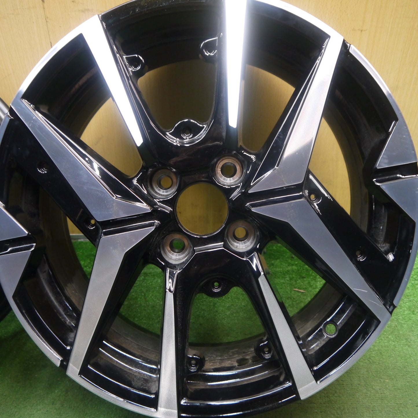 キレイ!2本★プジョー 208 GT 純正 ホイール 17インチ MOPAR 17×7J PCD108/4H★5092901Hホ