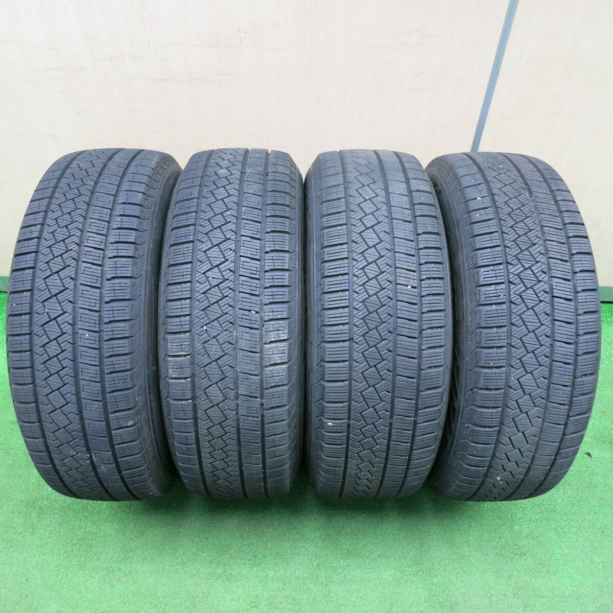 バリ溝!22年!キレイ!9.5分以上★ホンダ ヴェゼル 純正 215/60R16 スタッドレス ピレリ アイスゼロ アシンメトリコ 16インチ PCD114.3/5H★4121606TNス