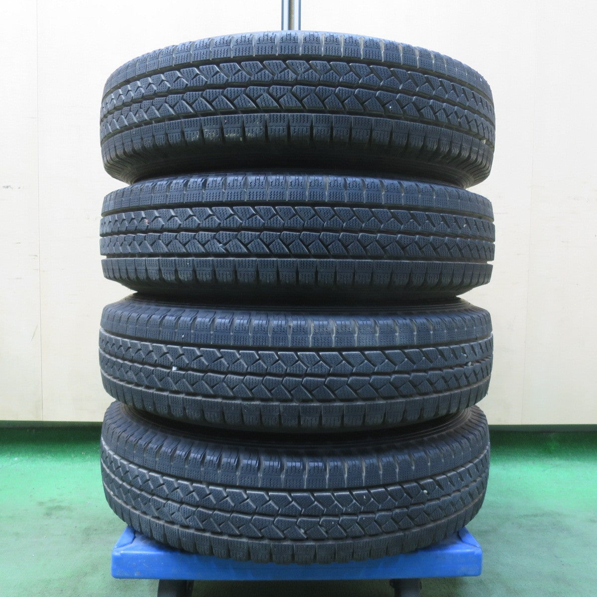 バリ溝!22年!9.5分以上★スタッドレス 155/80R14 88/86N ブリヂストン ブリザック VL1 スチール ホイール 14インチ PCD100 114.3/4H マルチ★6022302イス
