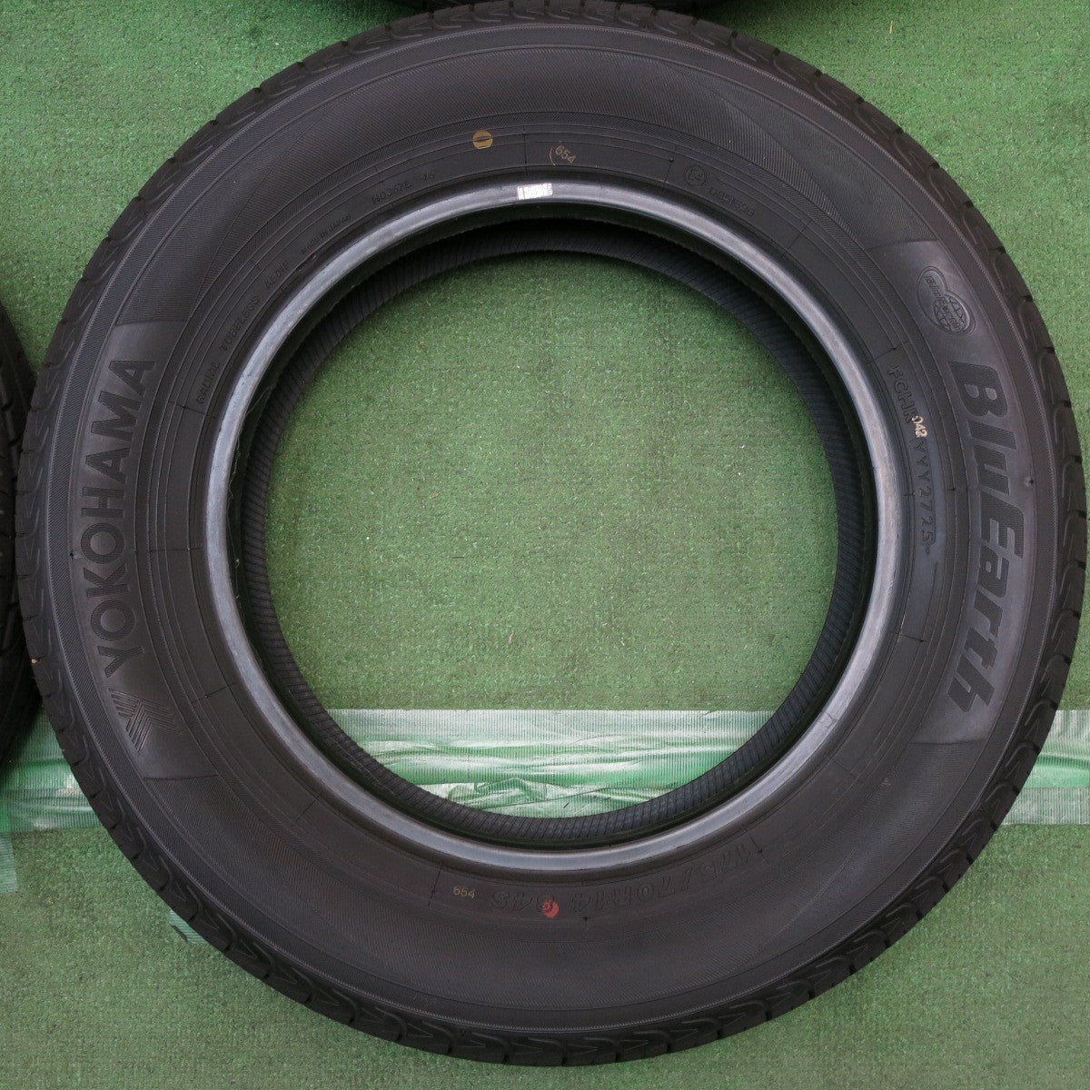 バリ溝!25年!ほぼ10分◎175/70R14 ヨコハマ ブルーアース AE01F タイヤ 14インチ ヤリス アクア ヴィッツ シエンタ 等◎6092110KKノタ