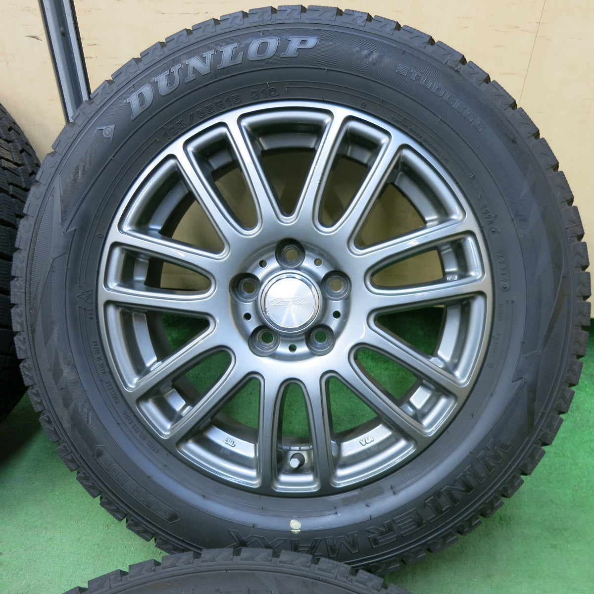 バリ溝!キレイ!ほぼ10分★プリウス 等 195/65R15 スタッドレス ダンロップ ウインターマックス WM02 E spider 15インチ PCD100/5H★5050201SYス