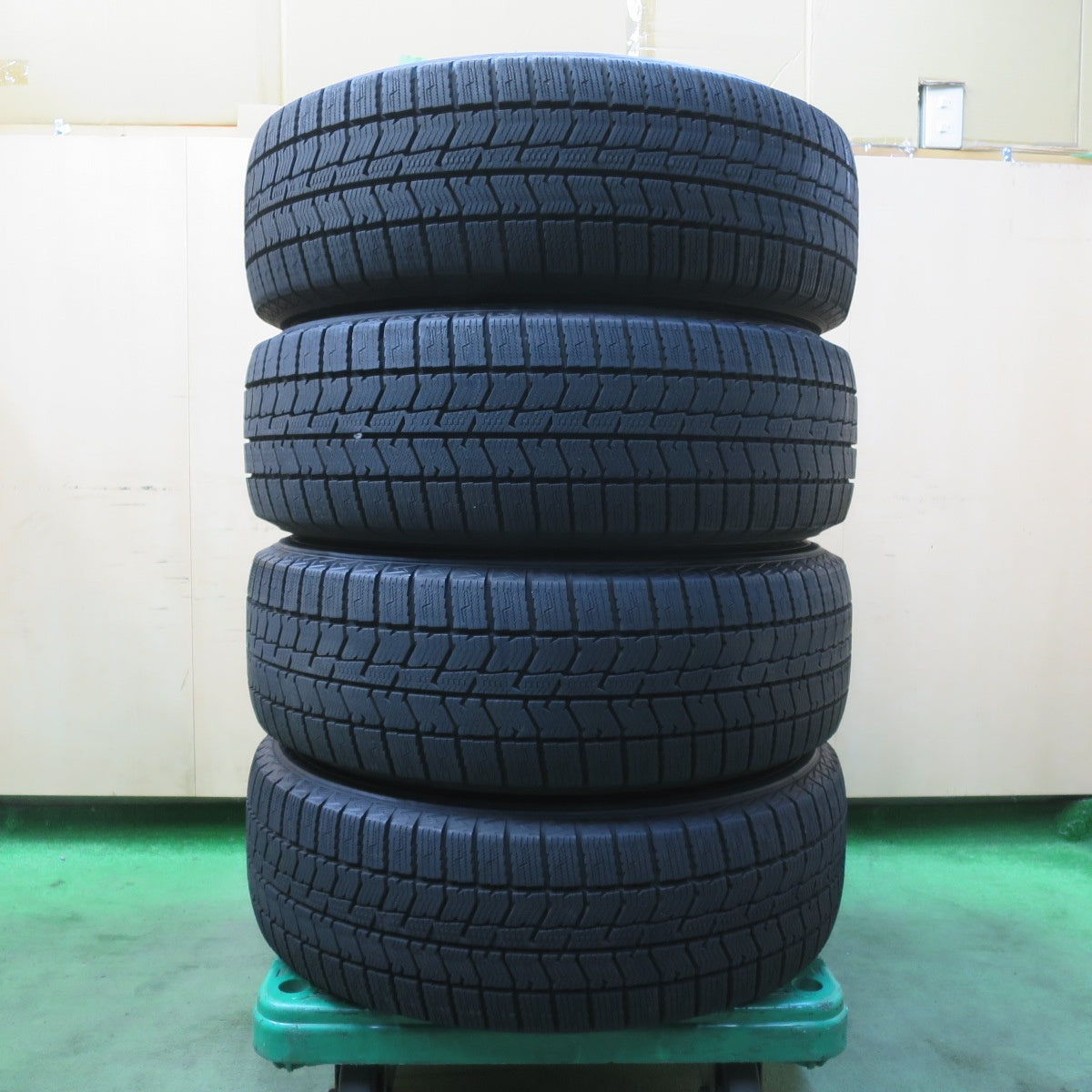 バリ溝!24年!ほぼ10分★スタッドレス 215/65R16 トーヨー オブザーブ GIZ3 PRD V7 ダンロップ製 16インチ PCD114.3/5H★5110713イス