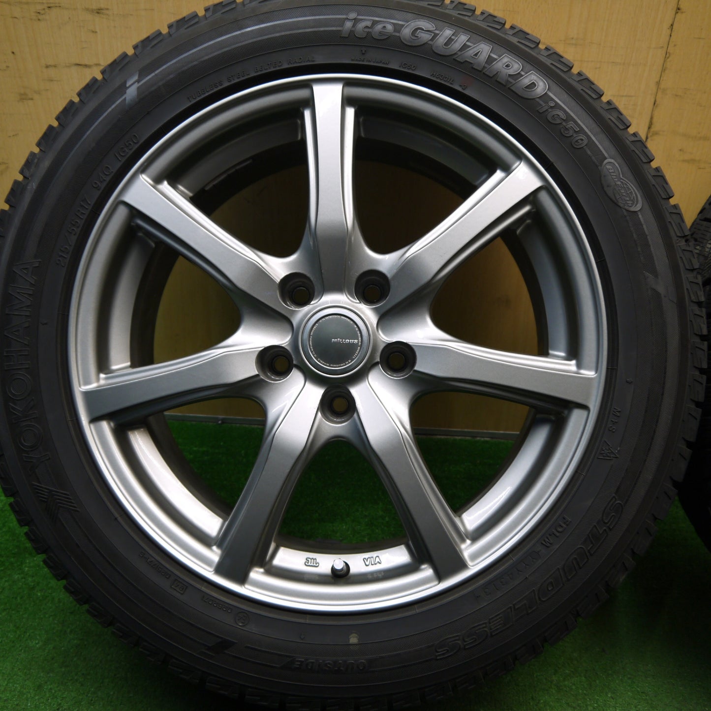バリ溝!キレイ!8.5分★スタッドレス 215/55R17 ヨコハマ アイスガード iG50 MiLLOUS ミルアス 17インチ PCD114.3/5H★5043007Hス