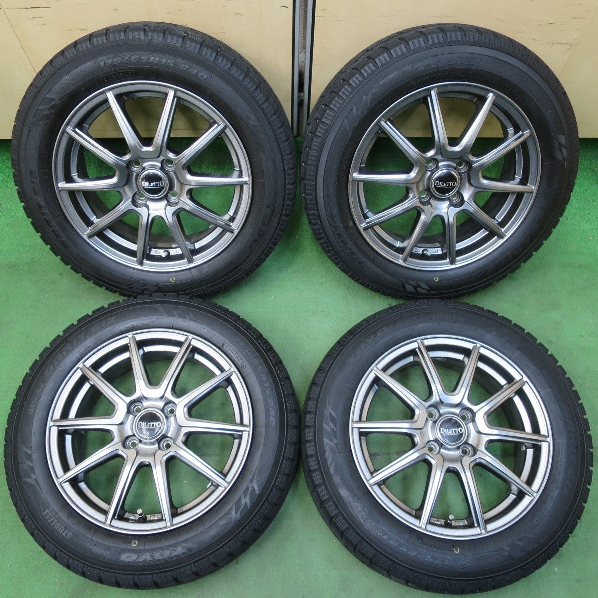 バリ溝!キレイ!9.5分以上★スタッドレス 175/65R15 トーヨー オブザーブ ガリット GIZ DILETTO ディレット 15インチ PCD100/4H★5040707イス