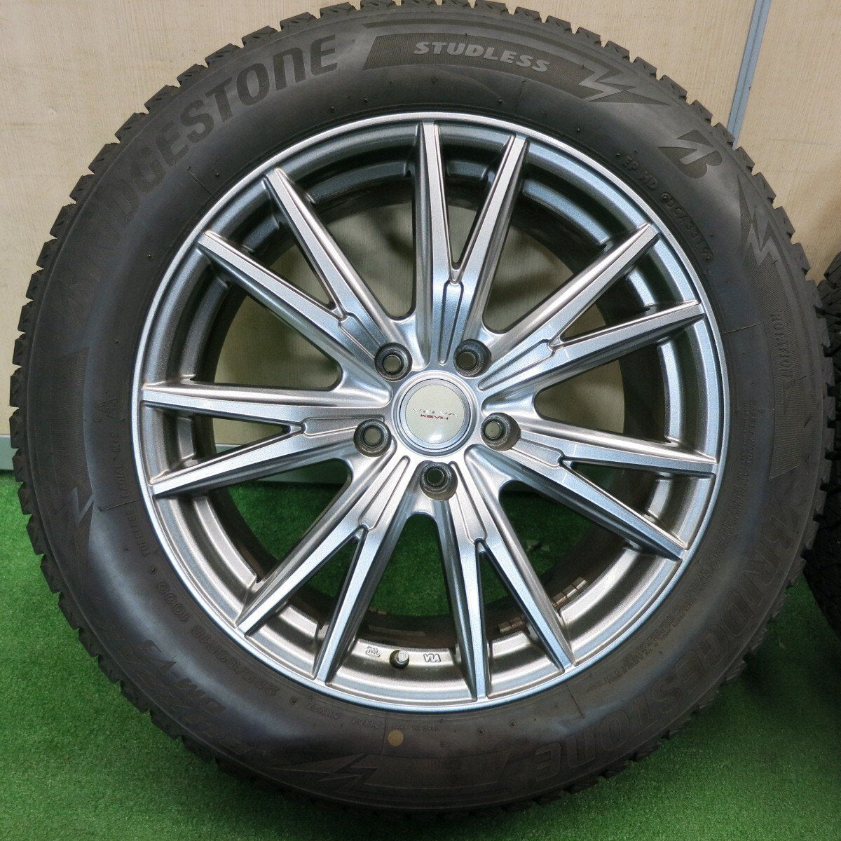バリ溝!キレイ!9分★スタッドレス 225/60R18 ブリヂストン ブリザック DM-V3 VELVA KEVIN ヴェルヴァ 18インチ PCD114.3/5H★5012301TNス