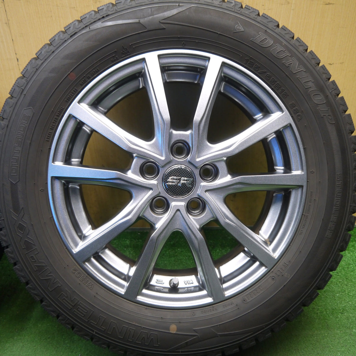 バリ溝!24年!キレイ!9.5分◎シエンタ 等 185/65R15 スタッドレス ダンロップ ウインターマックス WM02 STRANGER ストレンジャー 15インチ PCD100/5H◎6100901Hス