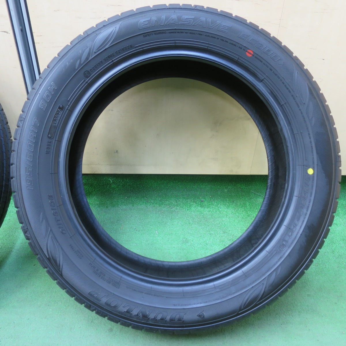 新車外し!25年★195/60R17 ダンロップ エナセーブ EC300+ タイヤ 17インチ 60 プリウス ロッキー ライズ 等★5042813イノタ