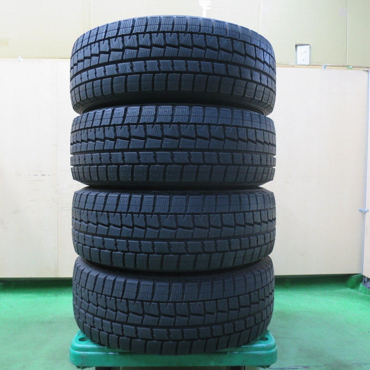 バリ溝!キレイ!ほぼ10分★アウディ ワーゲン 等 AGA DORF 215/60R16 スタッドレス ダンロップ ウインターマックス WM01 16インチ PCD112/5H★4121102イス