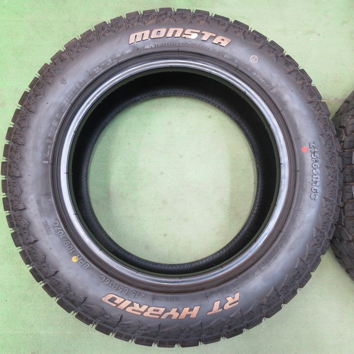 バリ溝!23年!9分★215/65R16C 8PR 109/107Q モンスタ RT HYBRID ホワイトレター 16インチ タイヤ ハイエース レジアスエース 等★5072404イノタ