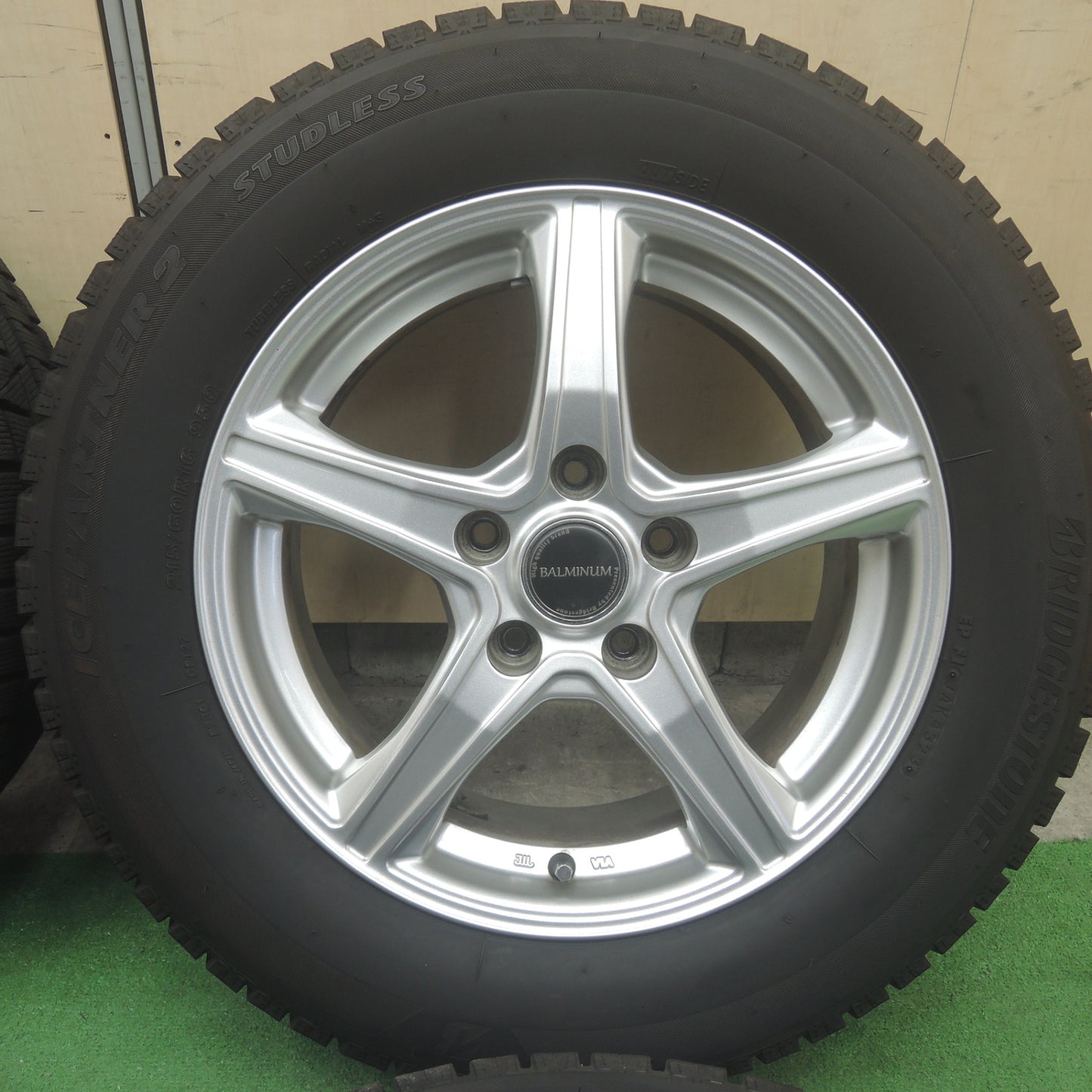 バリ溝!23年!キレイ!9分★スタッドレス 215/60R16 ブリヂストン アイスパートナー2 BALMINUM バルミナ 16インチ PCD114.3/5H★5042302TTス