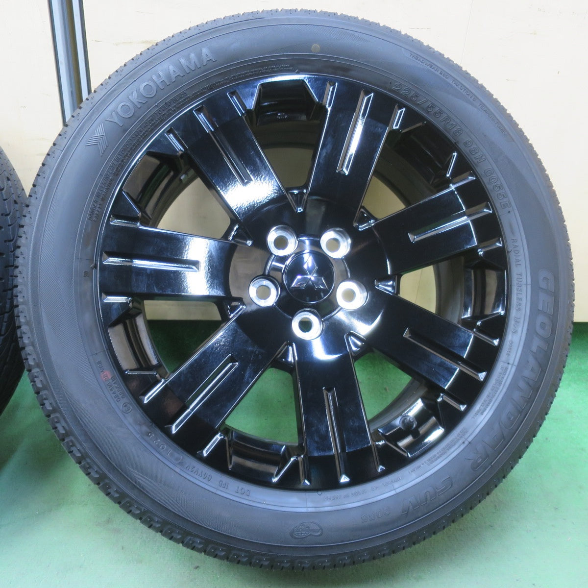新車外し!25年◎三菱 デリカ D:5 シャモニー 純正 225/55R18 ヨコハマ ジオランダー SUV G055 G055E D5 18インチ PCD114.3/5H◎6101309イノ