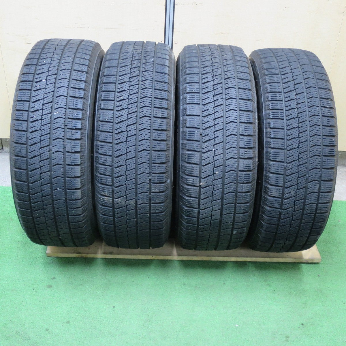 バリ溝!22年!キレイ!9.5分★スタッドレス 215/60R16 ブリヂストン ブリザック VRX2 VELVA SPORTZ ヴェルヴァ 16インチ PCD114.3/5H★5051802TTス