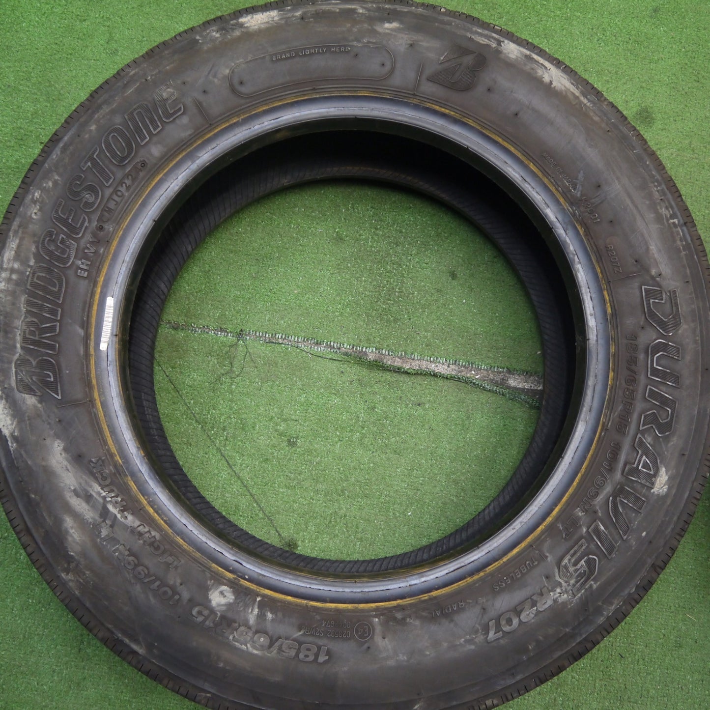 バリ溝!24年!8.5分★小型 トラック バス タイヤ 185/65R15 101/99N ブリヂストン デュラビス R207 DURAVIS 15インチ★5052603Hノタ