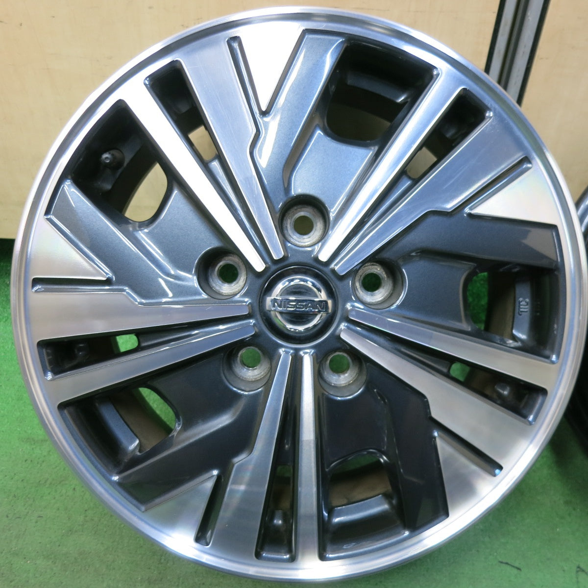 キレイ★日産 C27 セレナ 純正 ホイール 15インチ 15×5.5J PCD114.3/5H★5051312SYホ