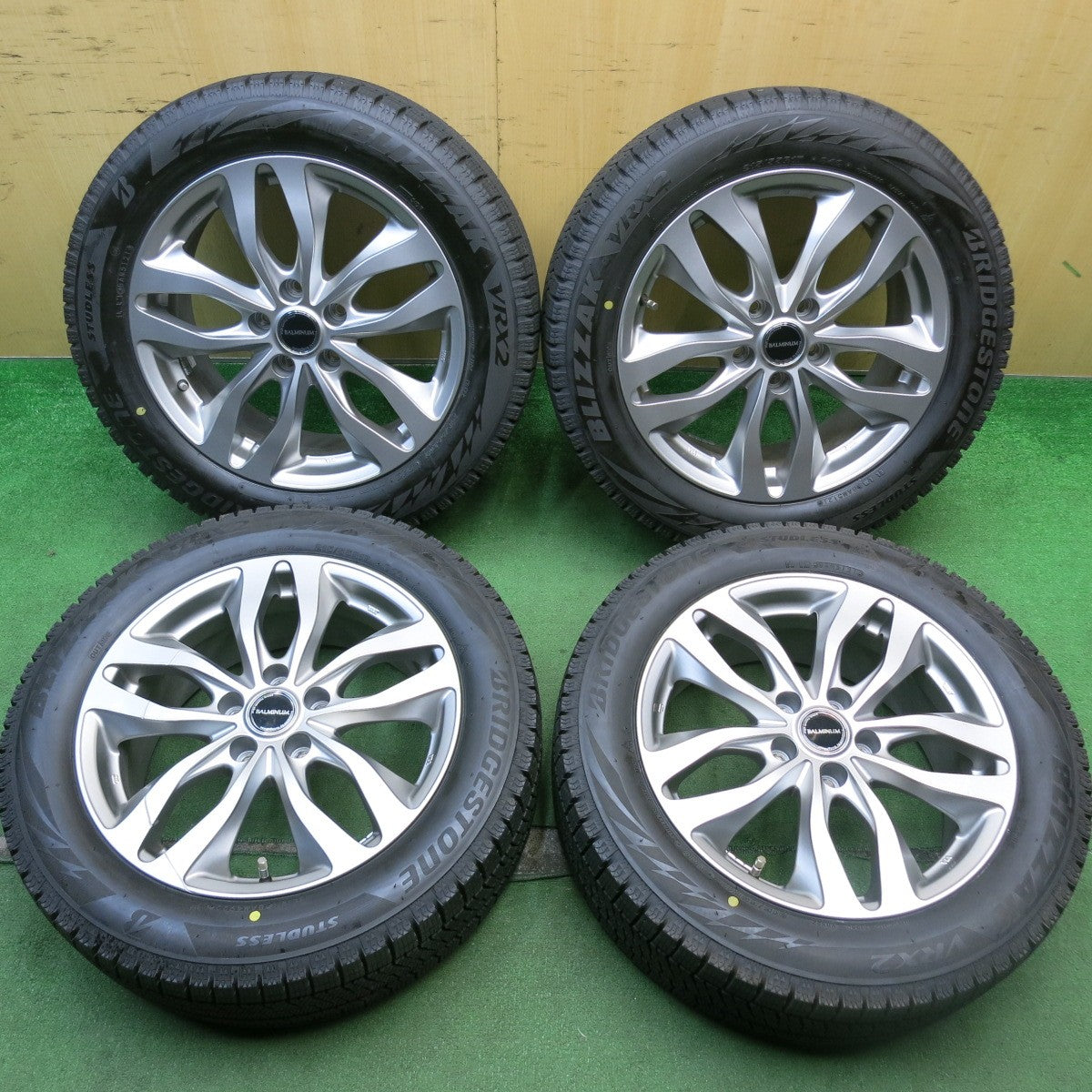 バリ溝!22年!キレイ!9.5分★スタッドレス 215/55R17 ブリヂストン ブリザック VRX2 BALMINUM バルミナ 17インチ PCD114.3/5H★5070109HAス