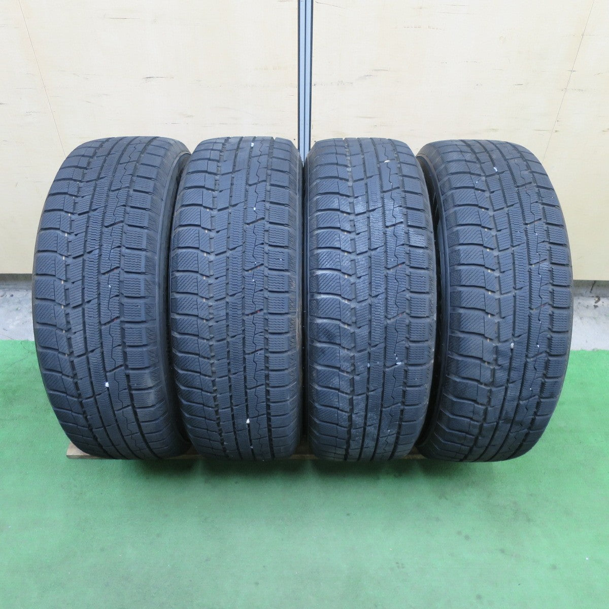 バリ溝!24年!キレイ!9.5分★スタッドレス 225/60R17 トーヨー ウインター トランパス TX Humanline MM-022 ヒューマンライン 17インチ PCD114.3/5H★6041402TTス