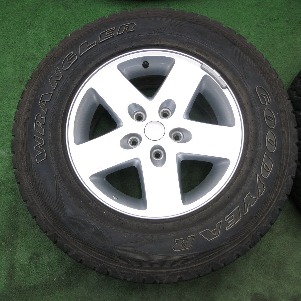 バリ溝!9.5分★ジープ JK ラングラー 純正 245/75R17 グッドイヤー WRANGLER 17インチ PCD127/5H★5082302ナノ