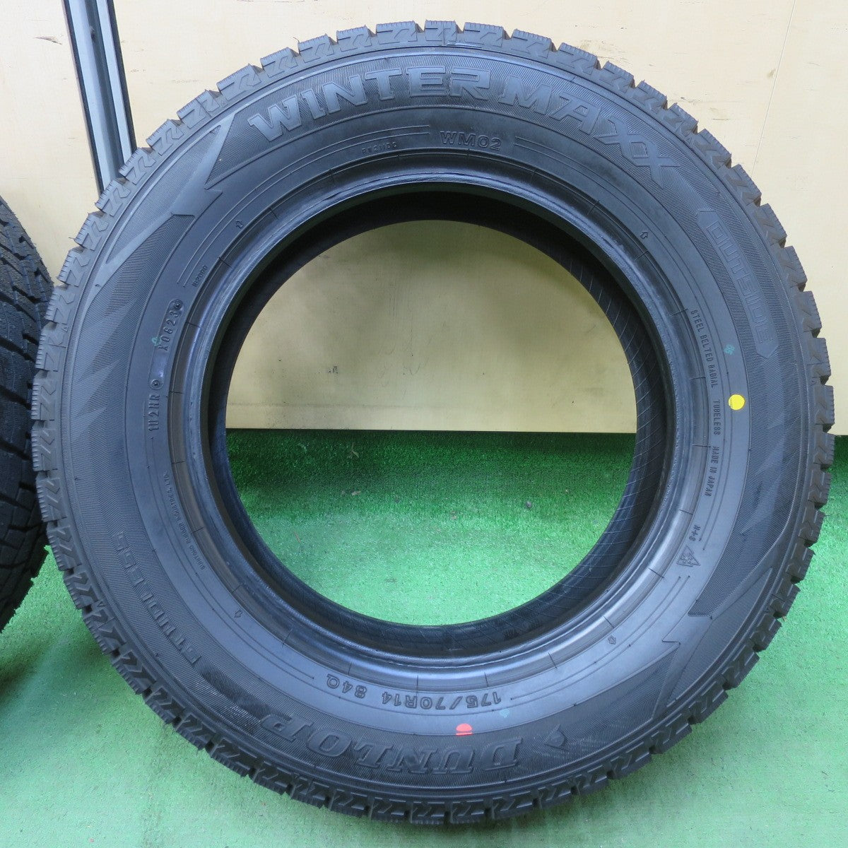 ほぼ未使用!23年★スタッドレス 175/70R14 ダンロップ ウインターマックス WM02 タイヤ 14インチ ヴィッツ ヤリス シエンタ ポルテ 等★5052901イスタ
