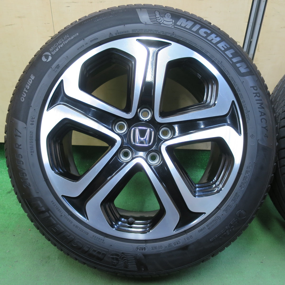 バリ溝!24年!キレイ!9分★ホンダ RU ヴェゼル Zグレード 純正 215/55R17 ミシュラン プライマシー4 17インチ PCD114.3/5H★5082607イノ