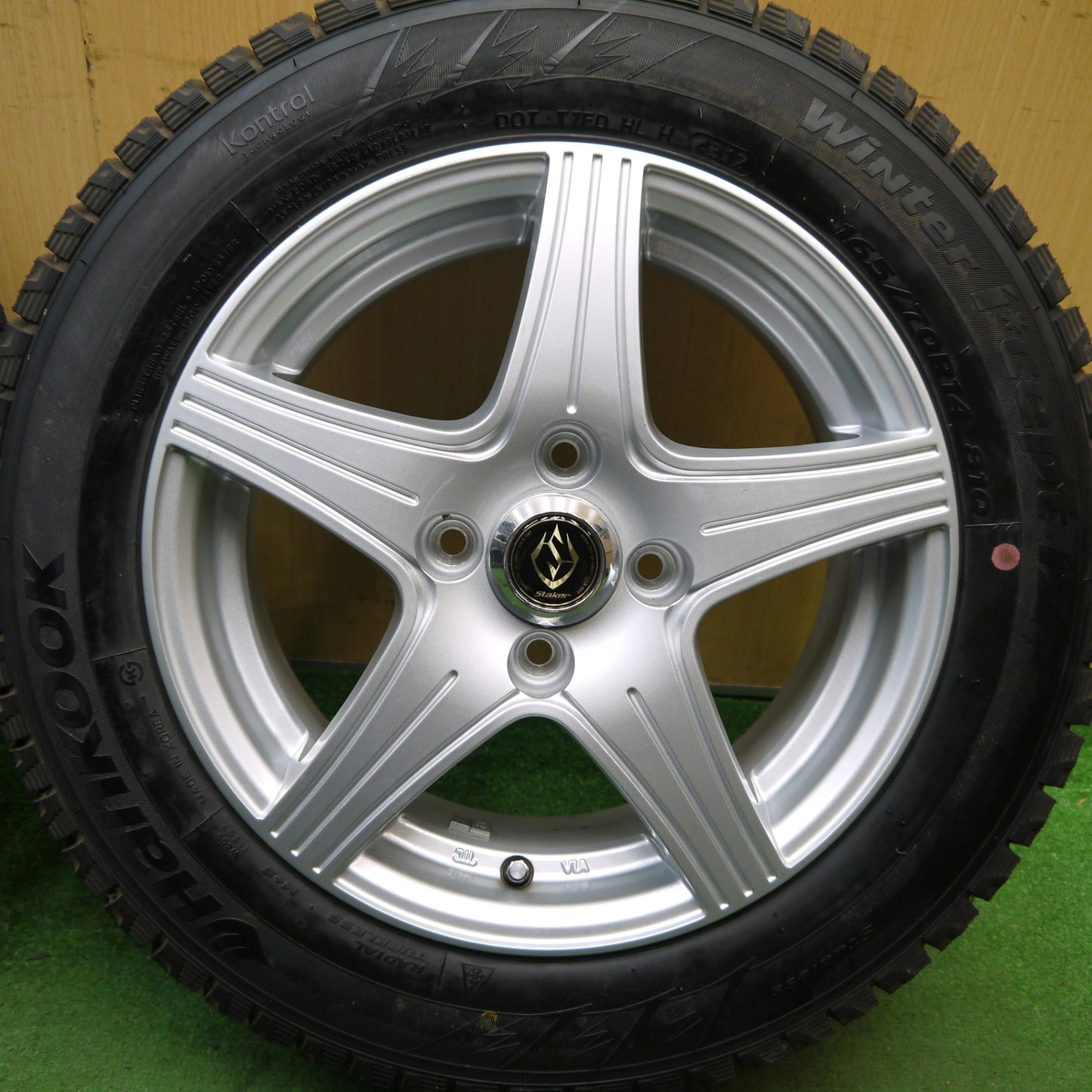 未使用★スタッドレス 165/70R14 ハンコック ウインター アイセプト IZ Staker 14インチ PCD100/4H★5081802Hス