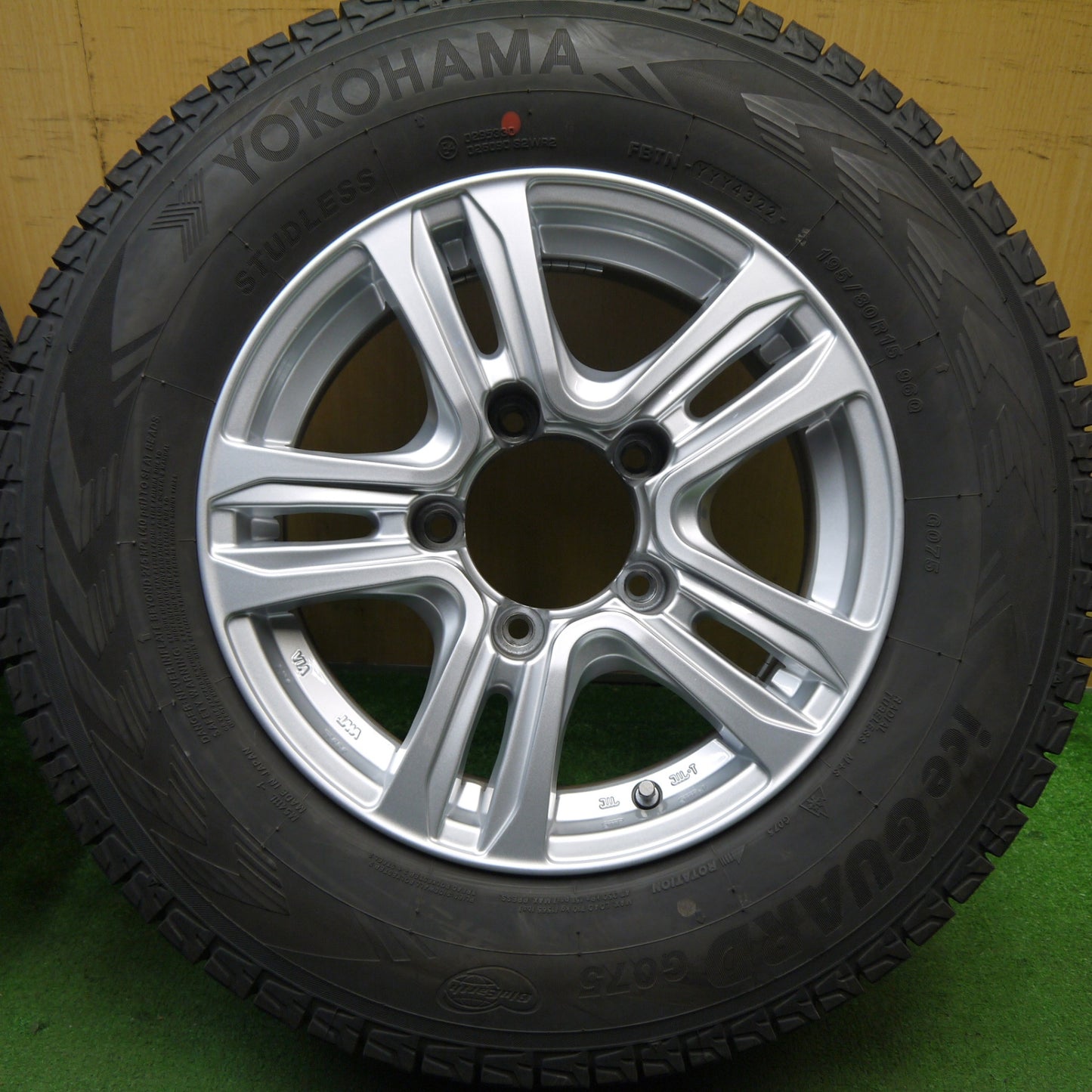 バリ溝!22年!キレイ!9分★ジムニー シエラ 等 195/80R15 スタッドレス ヨコハマ アイスガード G075 Ripresa S2 リプレーザ 15インチ PCD139.7/5H★5060603Hス