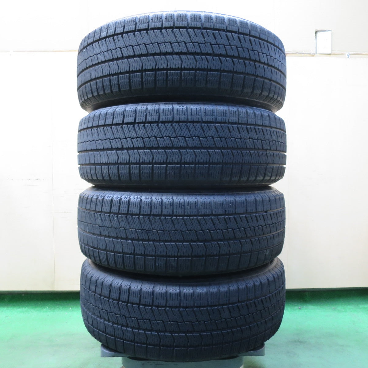 バリ溝!22年!9分★フォレスター 等 215/60R16 スタッドレス ブリヂストン ブリザック VRX2 JOKER ジョーカー 16インチ PCD100/5H★5042606イス