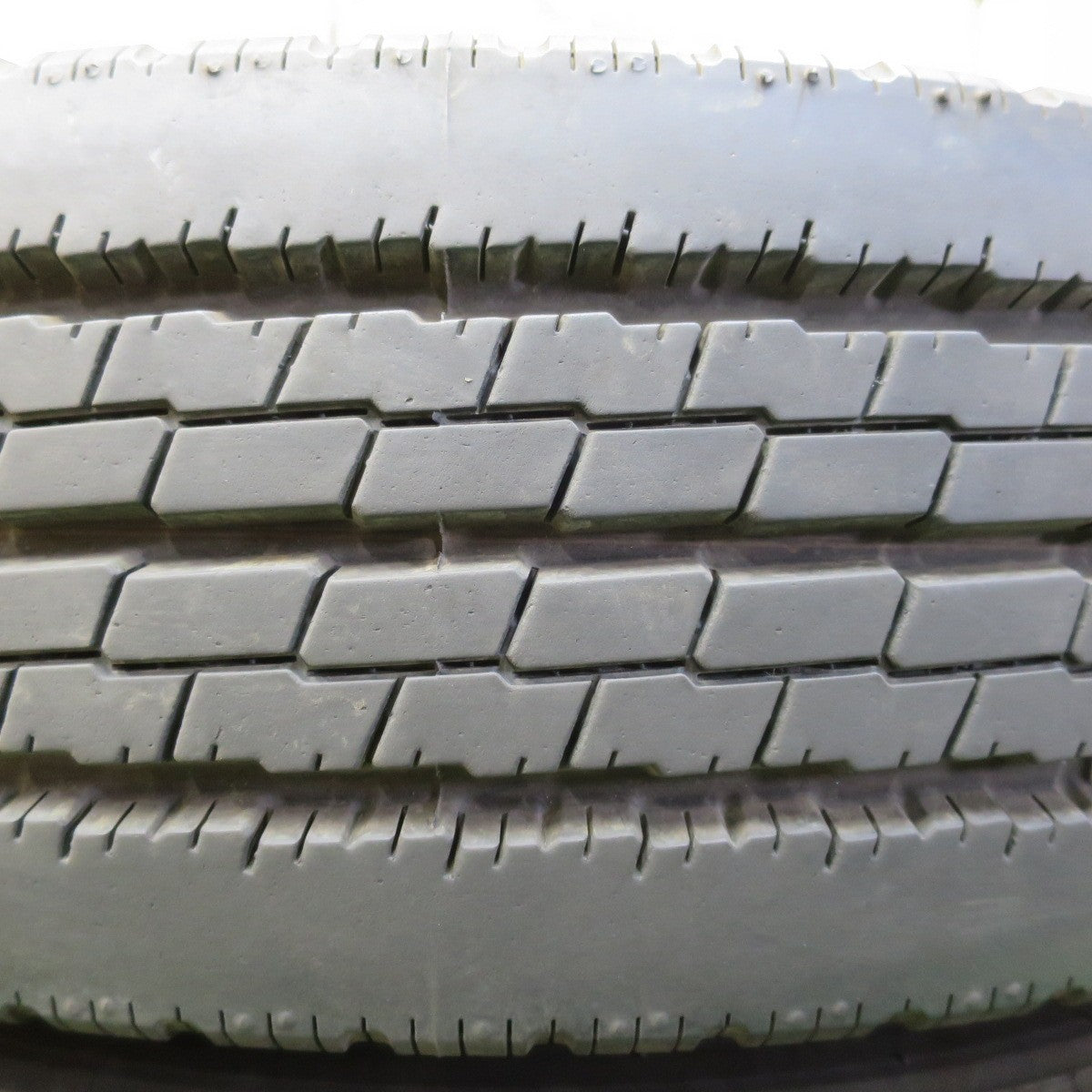 バリ溝!23年!9分★トラック バス バン 等 195/75R15 109/107N トーヨー デルベックス M134 15インチ タイヤ DELVEX★5041811イノタ
