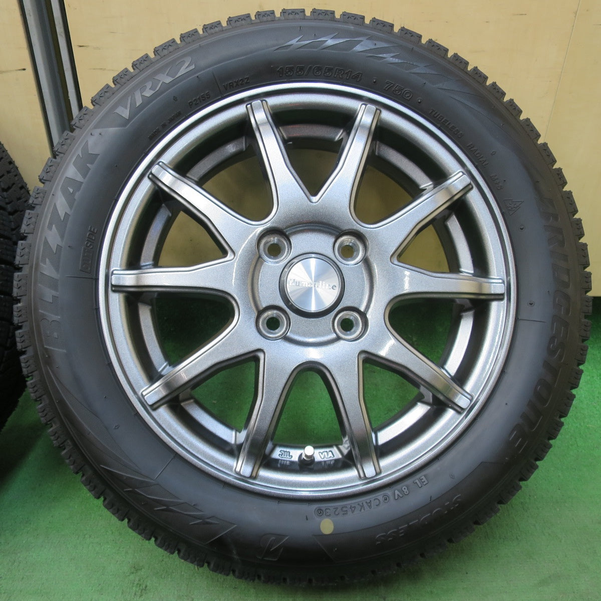 バリ溝!23年!キレイ!ほぼ10分★スタッドレス 155/65R14 ブリヂストン ブリザック VRX2 Humanline S-15 ヒューマンライン 14インチ PCD100/4H★6013111イス