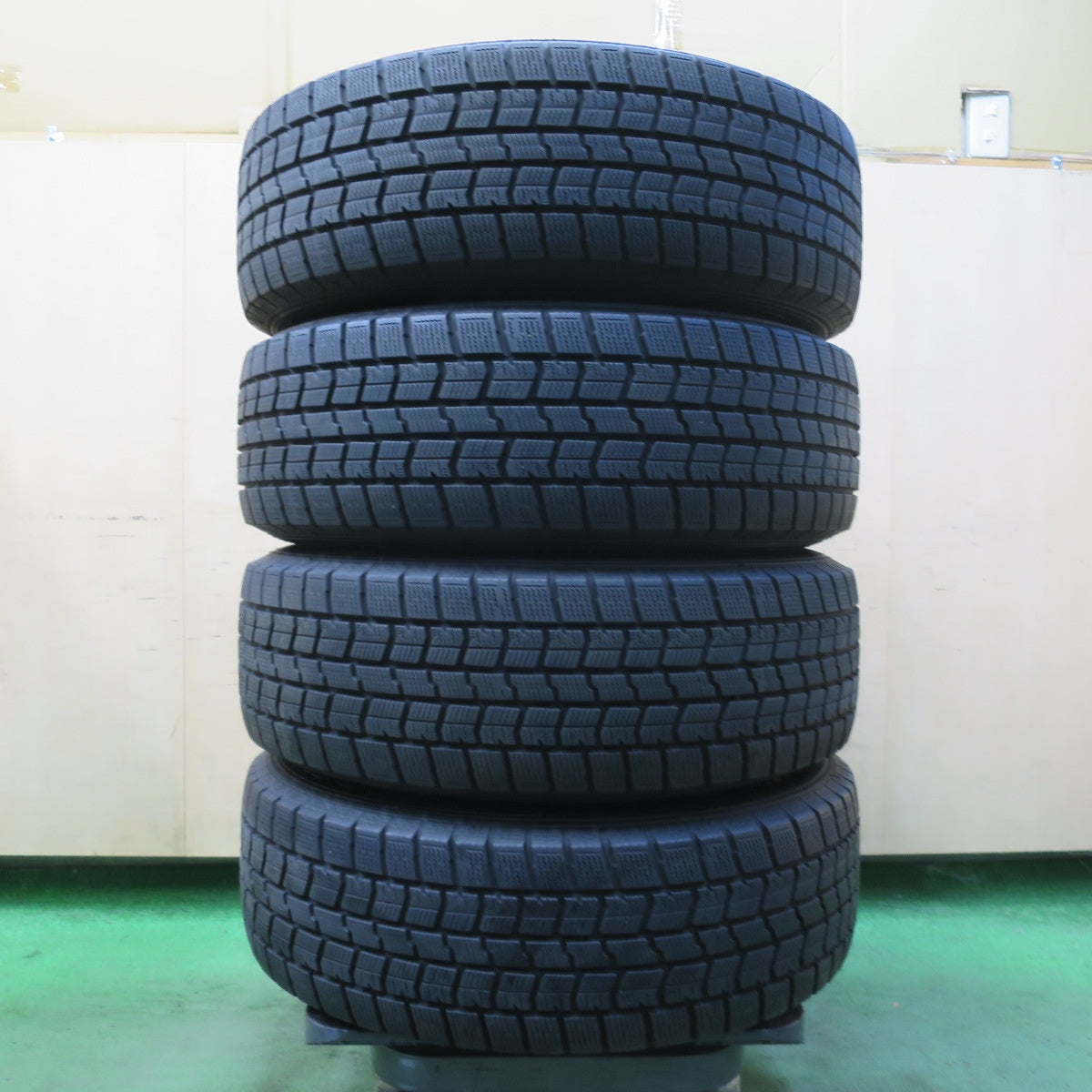 バリ溝!22年!キレイ!8.5分★スタッドレス 205/65R16 グッドイヤー アイスナビ7 ravrion RS01 ラブリオン 16インチ PCD114.3/5H★5092912イス