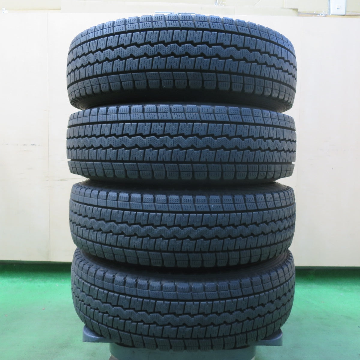バリ溝!9.5分★スタッドレス 165R13 6PR ダンロップ ウインターマックス SV01 スチール 13インチ PCD100/4H★5061805イス