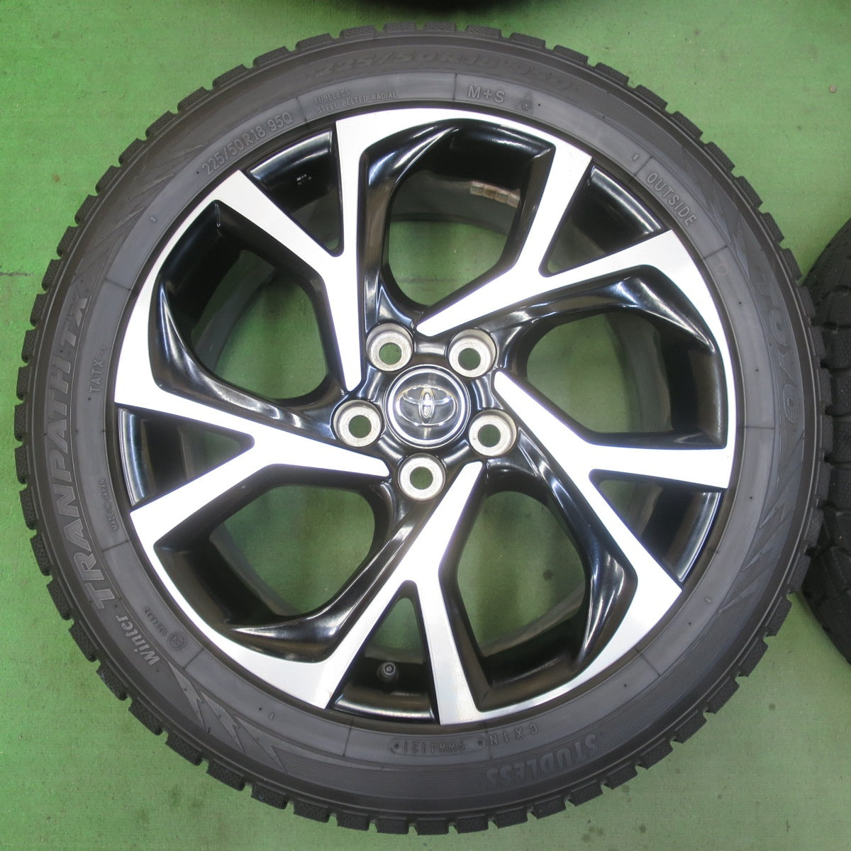 バリ溝!21年!9.5分★トヨタ CH-R 純正 225/50R18 スタッドレス トーヨー ウインター トランパス TX 18インチ CHR PCD114.3/5H★5081804イス