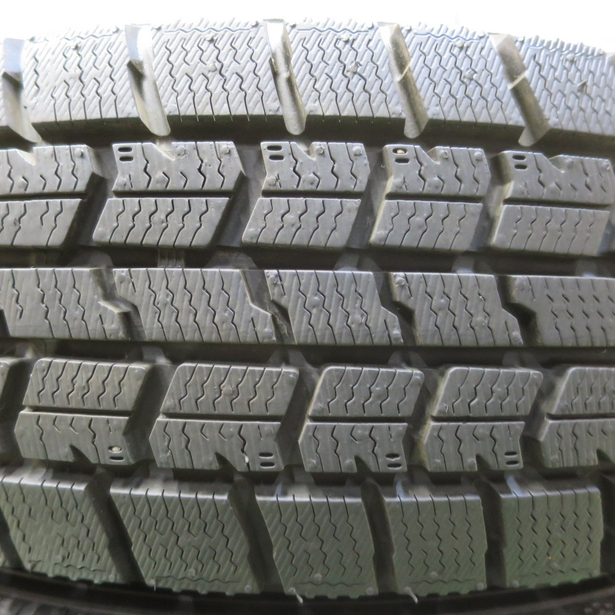 超バリ溝!24年!ほぼ10分★スタッドレス 165/60R15 グッドイヤー アイスナビ7 タイヤ 15インチ 軽サイズ デリカミニ ハスラー 等★5092206イスタ