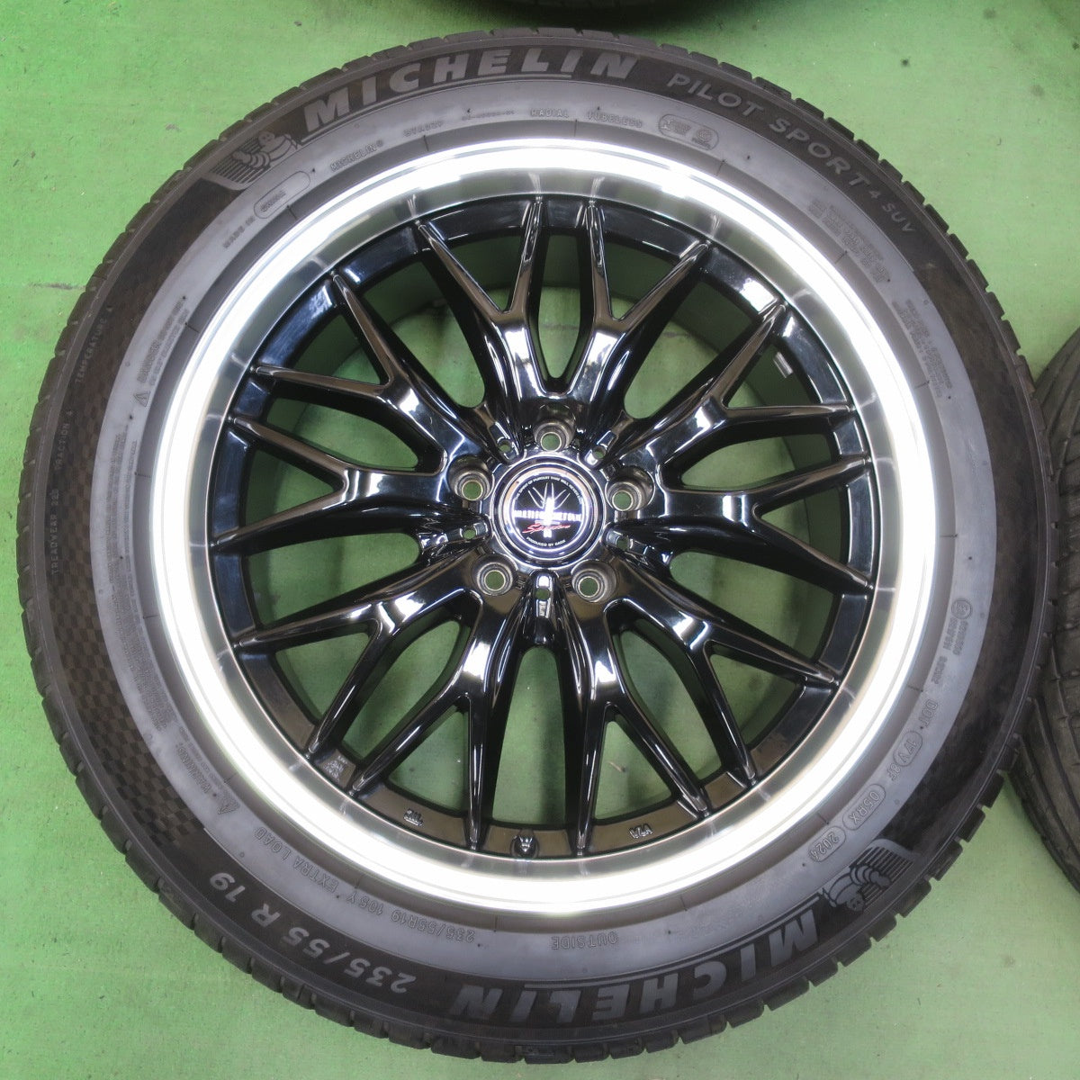バリ溝!24年!キレイ!9.5分★LOXARNY MULTI FORCHETTA2 SP Spector 235/55R19 ミシュラン パイロット スポーツ4 SUV ロクサーニ マルチフォルケッタ SPスペクター PCD114.3/5H★5061501イノ