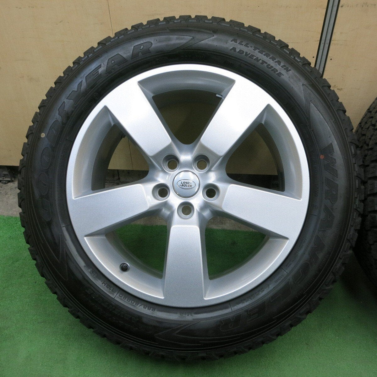 新車外し24年★ランドローバー ディフェンダー 純正 255/60R20 グッドイヤー ラングラー ALL-TERRAIN PCD120/5H★5031901ナノ