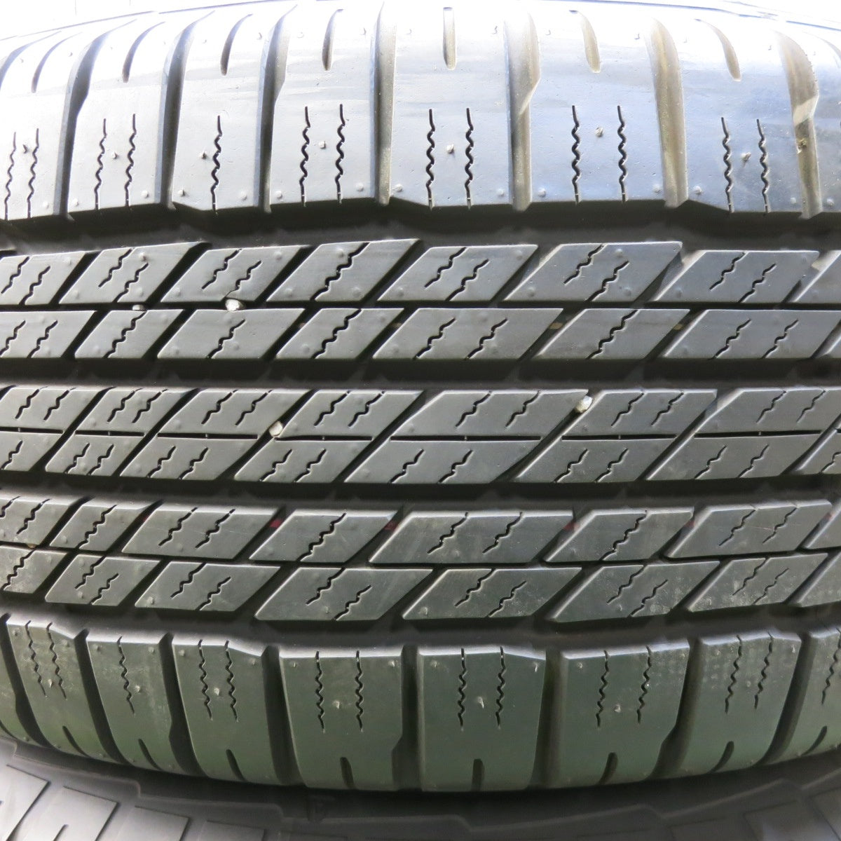 新車外し!24年★265/70R16 ダンロップ AT23 グラントレック タイヤ 16インチ ランクル ハイラックス サーフ プラド サファリ パジェロ 等★5082001SKノタ