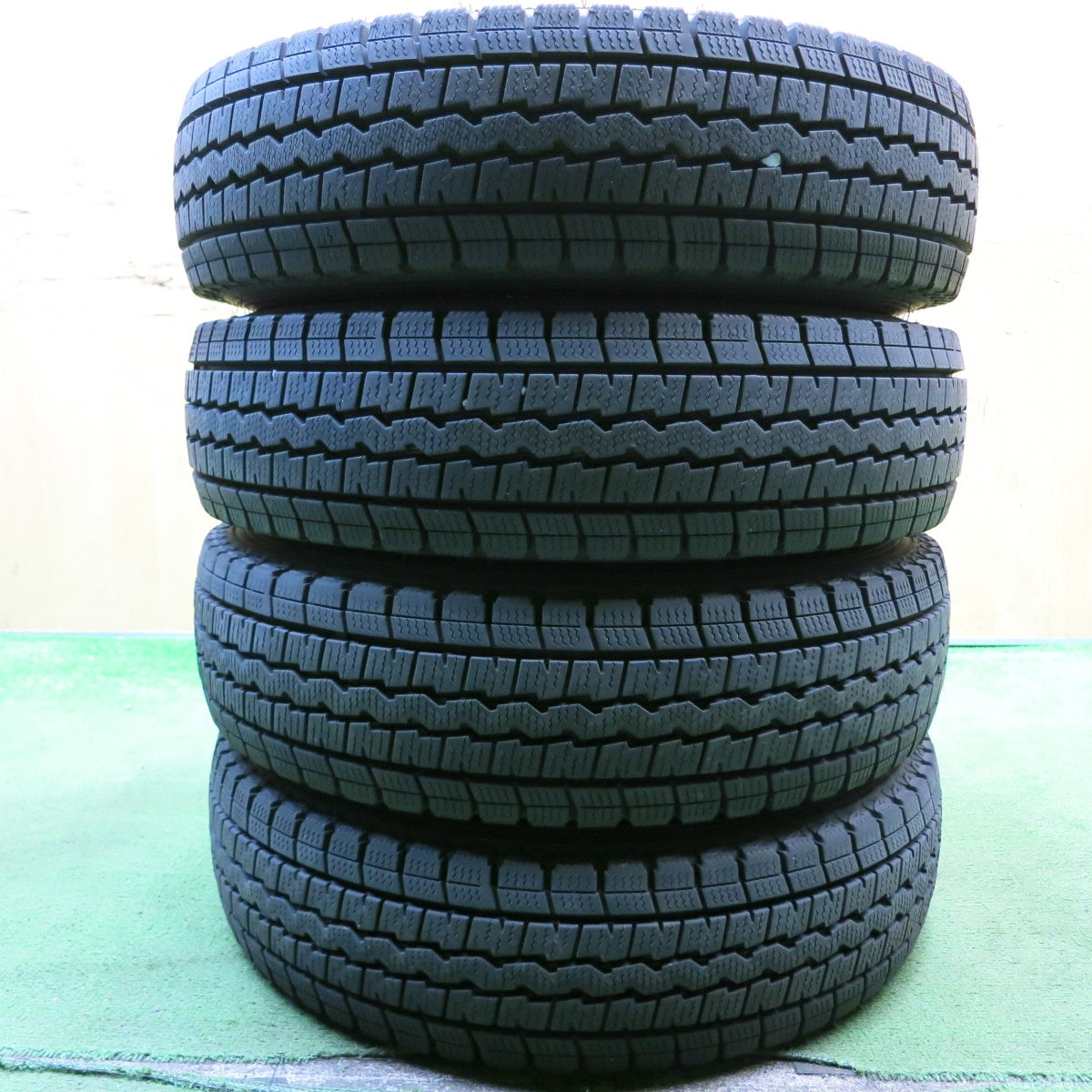バリ溝!24年!キレイ!ほぼ10分★スタッドレス 145R12 6PR ダンロップ ウインターマックス SV01 スチール ホイール 12インチ PCD100/4H★5053112HAス
