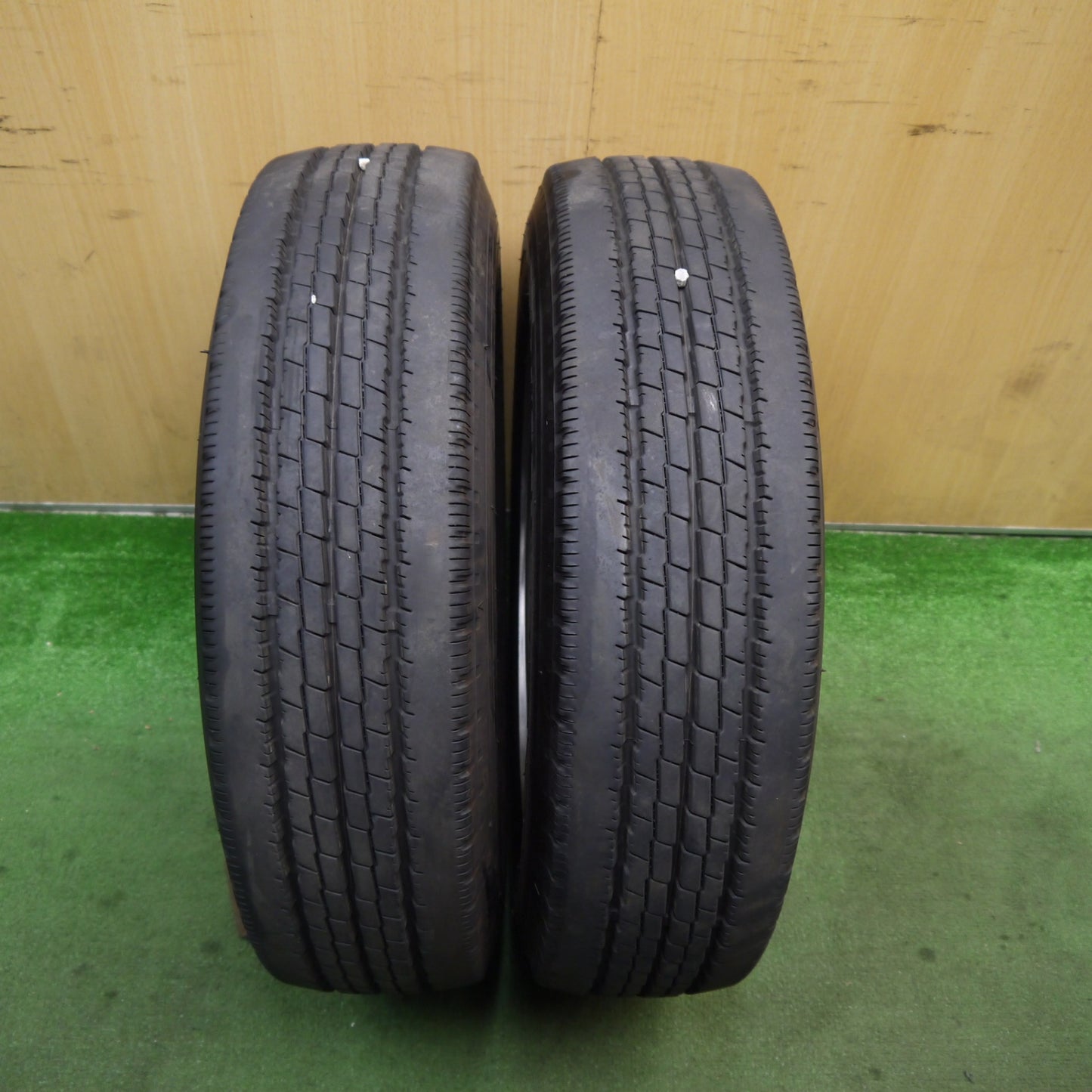 バリ溝!23年!キレイ!9.5分!2本★175/75R15 103/101N トーヨー ナノエナジー M134 スチール 15インチ PCD139.7/6H★5082604Hノ