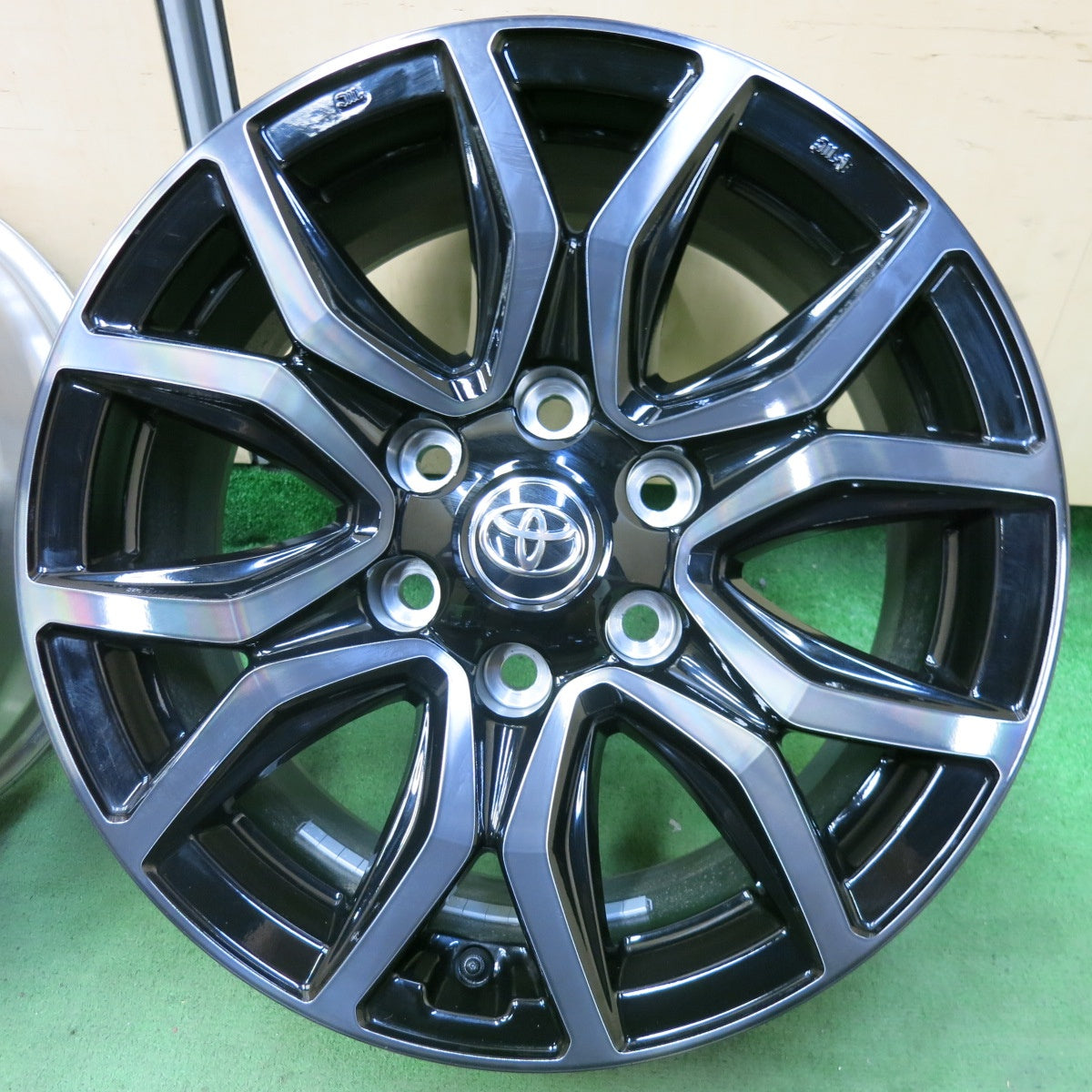 新車外し★トヨタ GUN125 ハイラックス GRスポーツ 純正 ホイール 18インチ 18×7.5J PCD139.7/6H★5052801SYホ