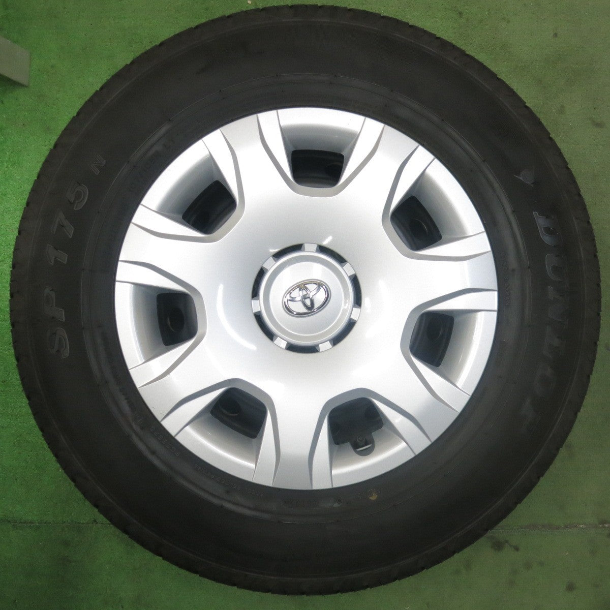 バリ溝!22年!9.5分★トヨタ 200系 ハイエース 純正 スチール 195/80R15 107/105N ダンロップ SP175N 15インチ PCD139.7/6H★5092003SKノ