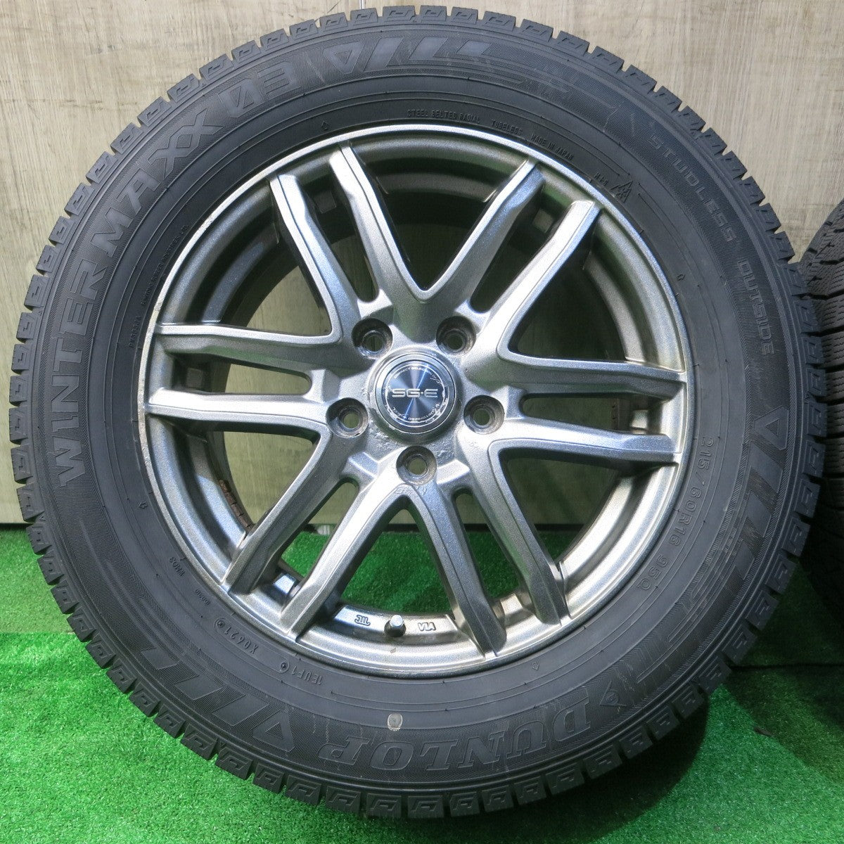 バリ溝!21年!9.5分★スタッドレス 215/60R16 ダンロップ ウインターマックス 03 SG-E 16インチ PCD114.3/5H★5051606NJス