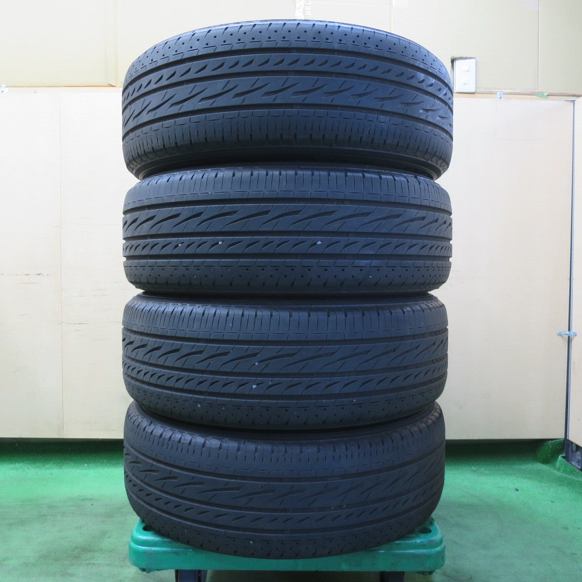 バリ溝!24年!9.5分★225/60R17 ブリヂストン レグノ GRV2 タイヤ 17インチ エクストレイル アルファード ハリアー フォレスター XV 等★5041814イノタ