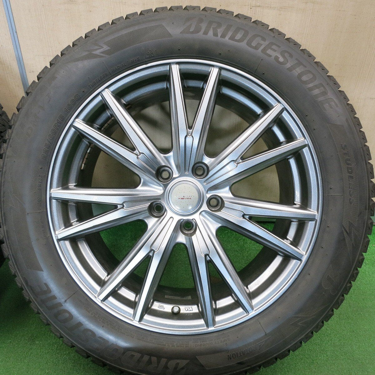 バリ溝!キレイ!9分★スタッドレス 225/60R18 ブリヂストン ブリザック DM-V3 VELVA KEVIN ヴェルヴァ 18インチ PCD114.3/5H★5012301TNス