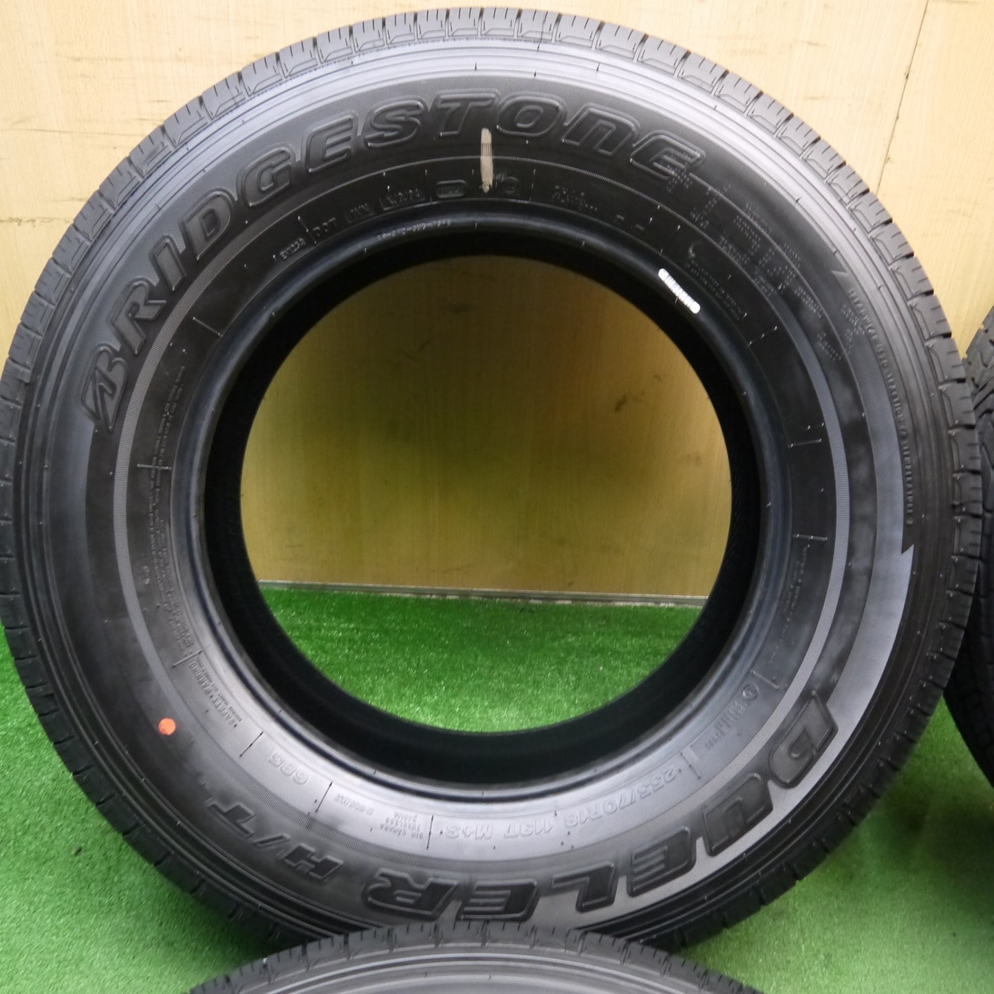 新車外し!25年★255/70R18 ブリヂストン デューラー H/T 685 DUELER 18インチ ジープ ラングラー 等★5061101KKノタ