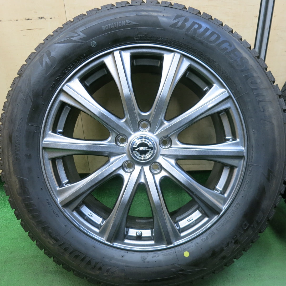 バリ溝!美品!9.5分以上★スタッドレス 235/60R18 ブリヂストン ブリザック DM-V3 AXEL アクセル 18インチ PCD114.3/5H★5090502SKス