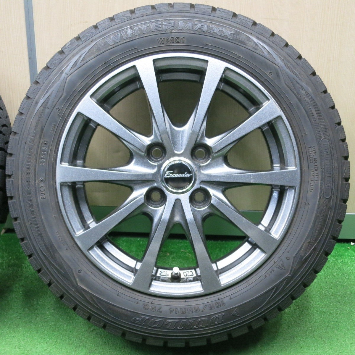 バリ溝!キレイ!ほぼ10分★スタッドレス 165/65R14 ダンロップ ウインターマックス WM01 Exceeder エクシーダー 14インチ PCD100/4H★4122909NJス