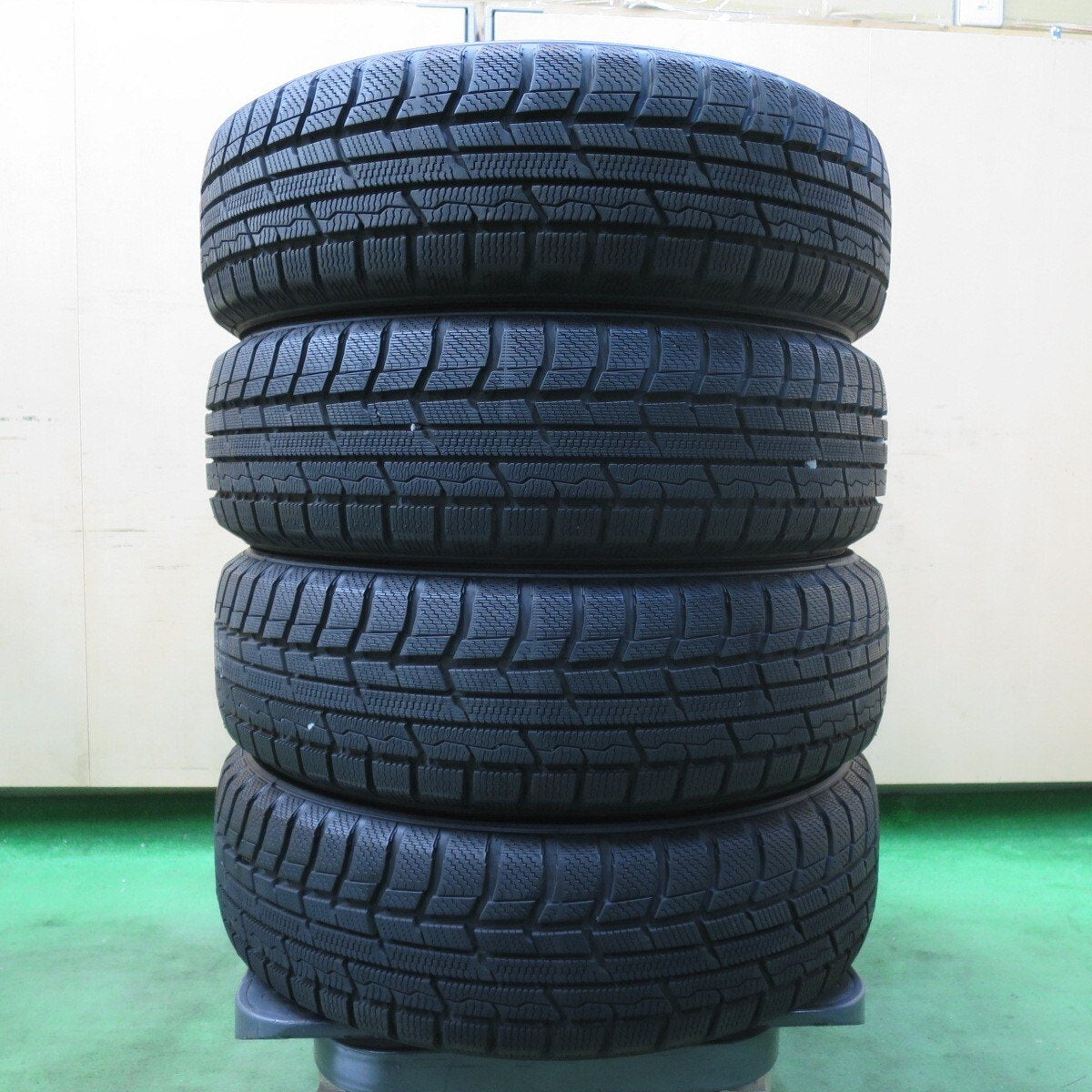 バリ溝!キレイ!ほぼ10分★スタッドレス 155/65R14 トーヨー ウインター トランパス TX SCHNEIDER シュナイダー 14インチ PCD100/4H★5022409イス