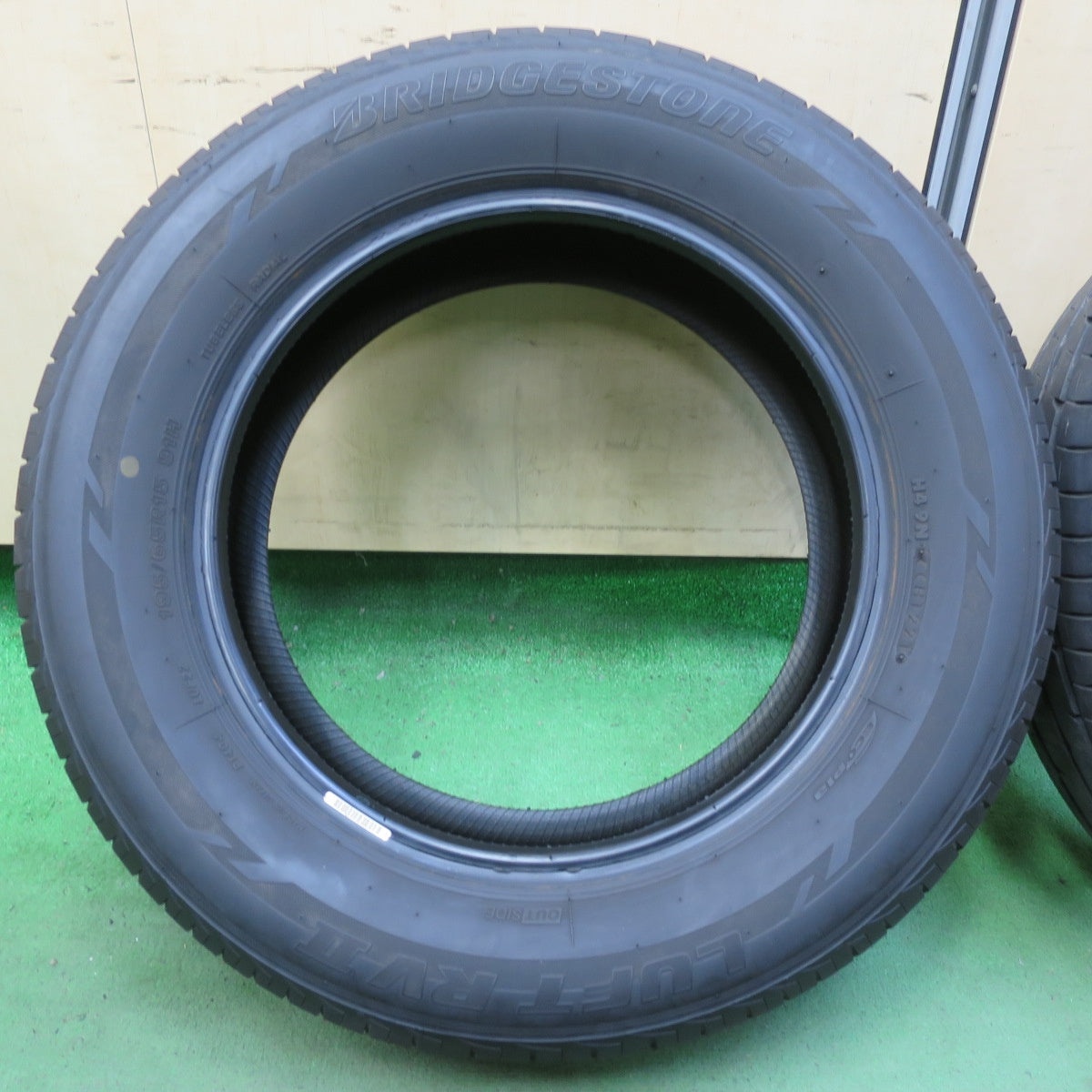 バリ溝!21年!9分★195/65R15 ブリヂストン LUFT RV2 タイヤ 15インチ プリウス ノア ヴォクシー 等★5072207イノタ