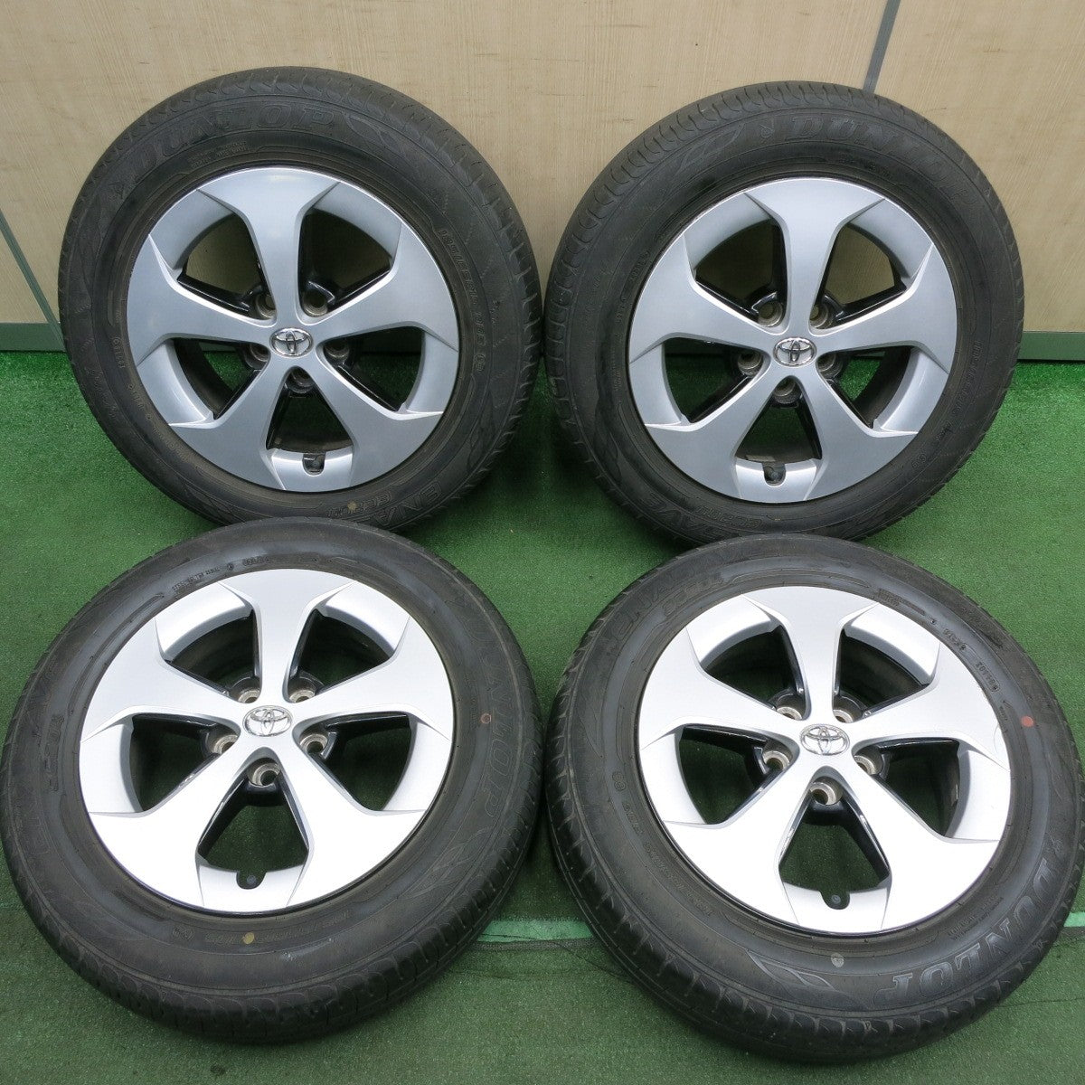 送料無料* キレイ☆トヨタ 30系 プリウス 純正 185/65R15 ダンロップ 