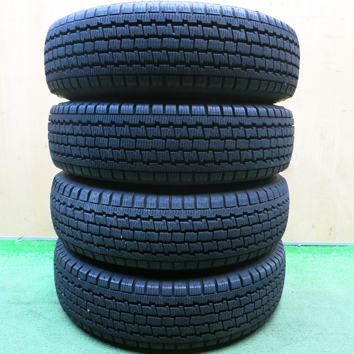 バリ溝!24年!8.5分◎スタッドレス 145/80R12 80/78N ブリヂストン W300 Exceeder エクシーダー 12インチ PCD100/4H◎6080606HAス