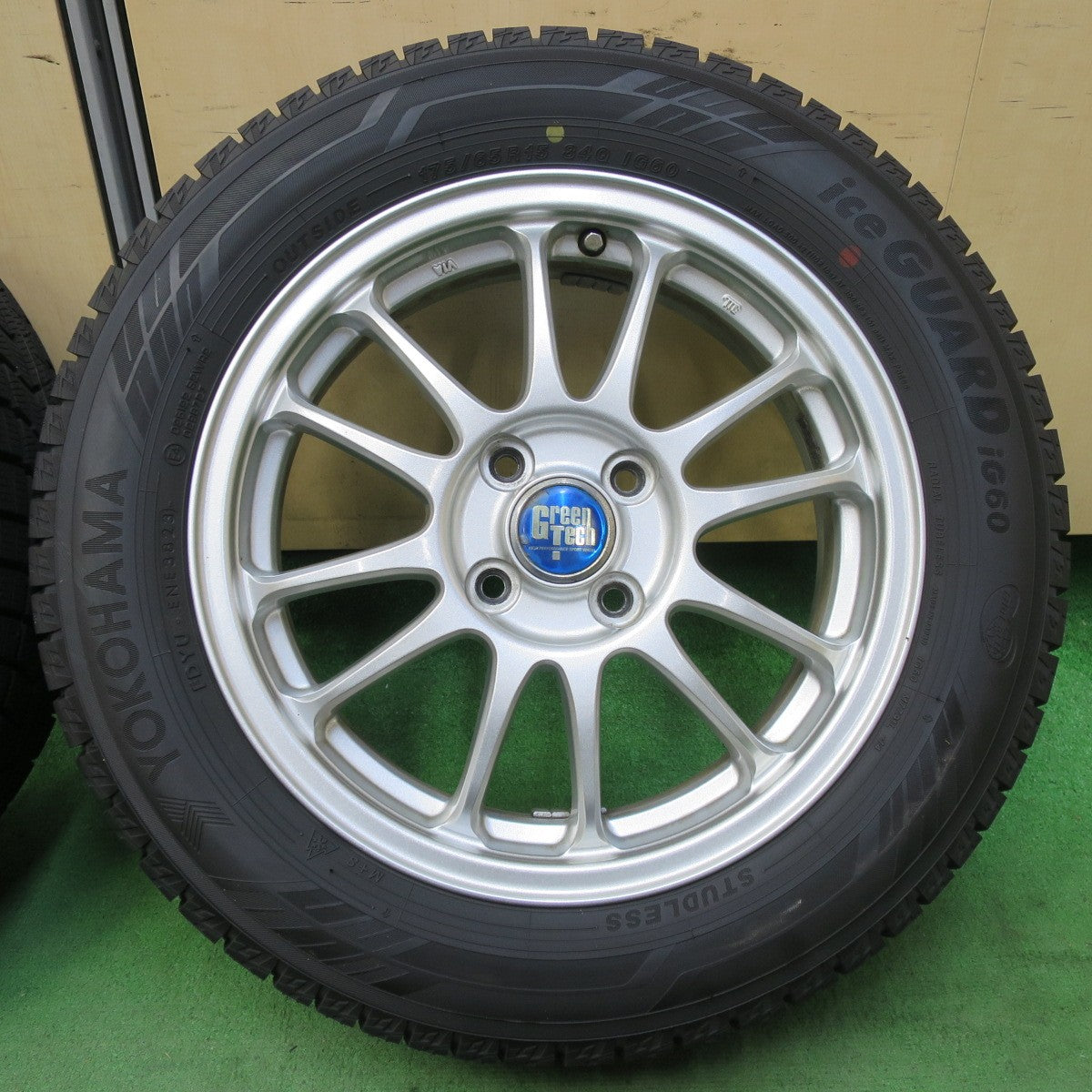 バリ溝!23年!キレイ!9.5分★スタッドレス 175/65R15 ヨコハマ アイスガード iG60 GreenTech グリーンテック 15インチ PCD100/4H★5062903イス
